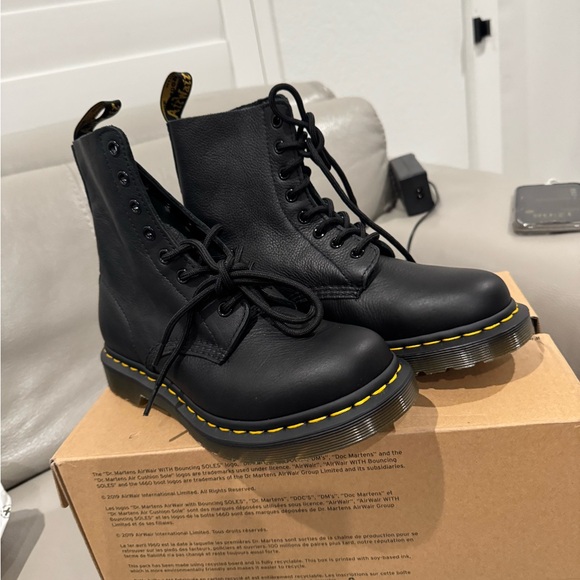 Dr. Martens Black Leather Women's Boots - 1460 Pascal - Picture 4 of 9